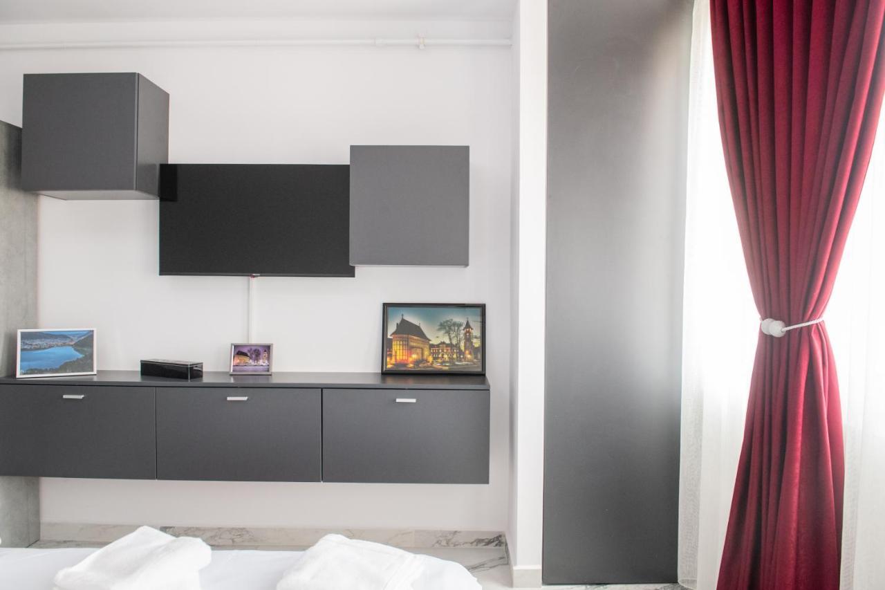 Apart Hotel Center Piatra Neamt Exterior photo