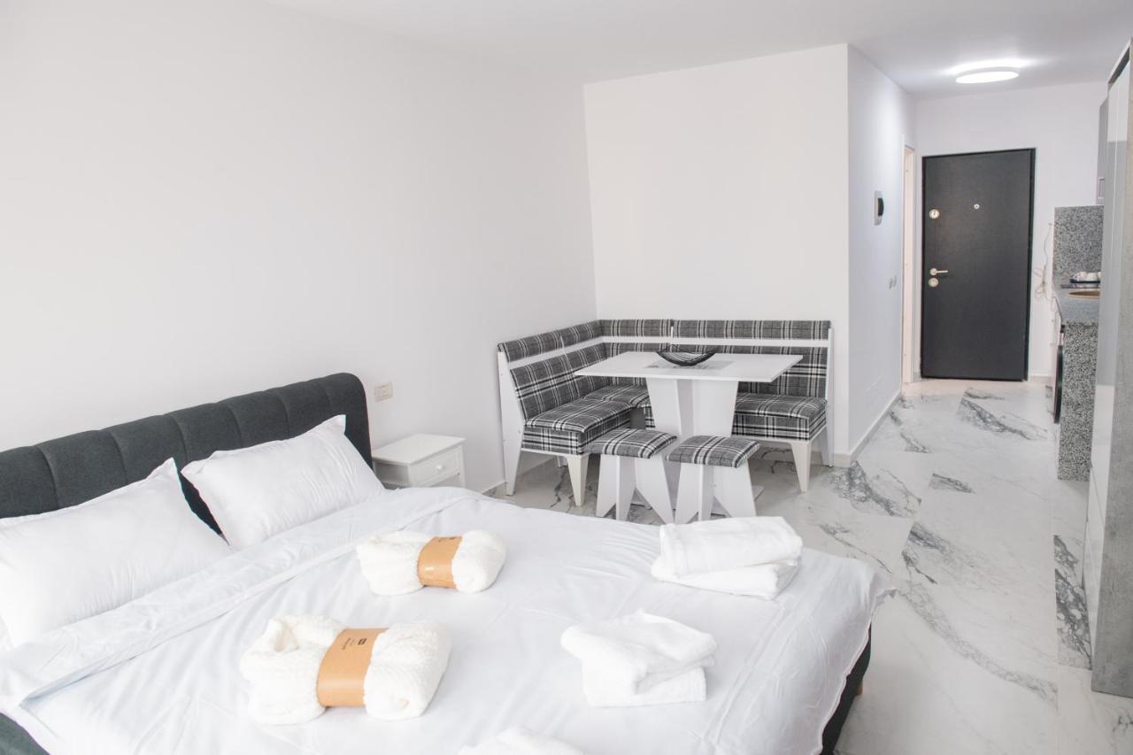 Apart Hotel Center Piatra Neamt Exterior photo