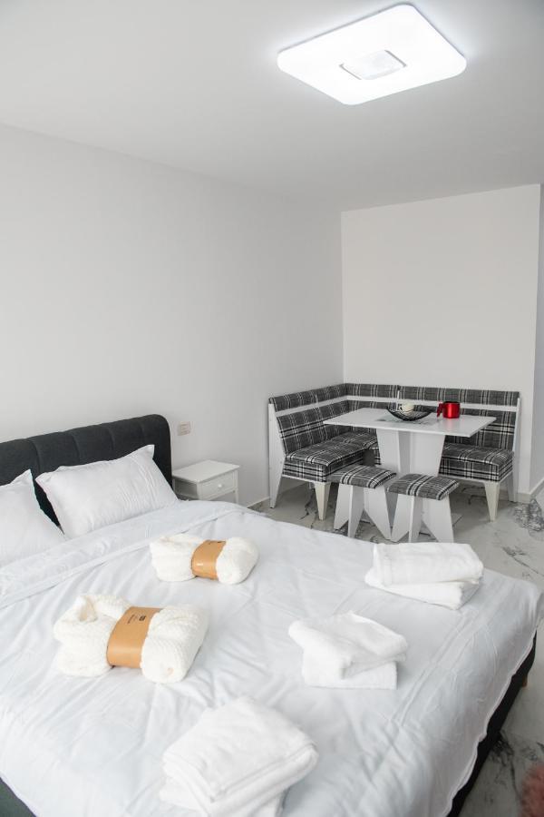 Apart Hotel Center Piatra Neamt Exterior photo