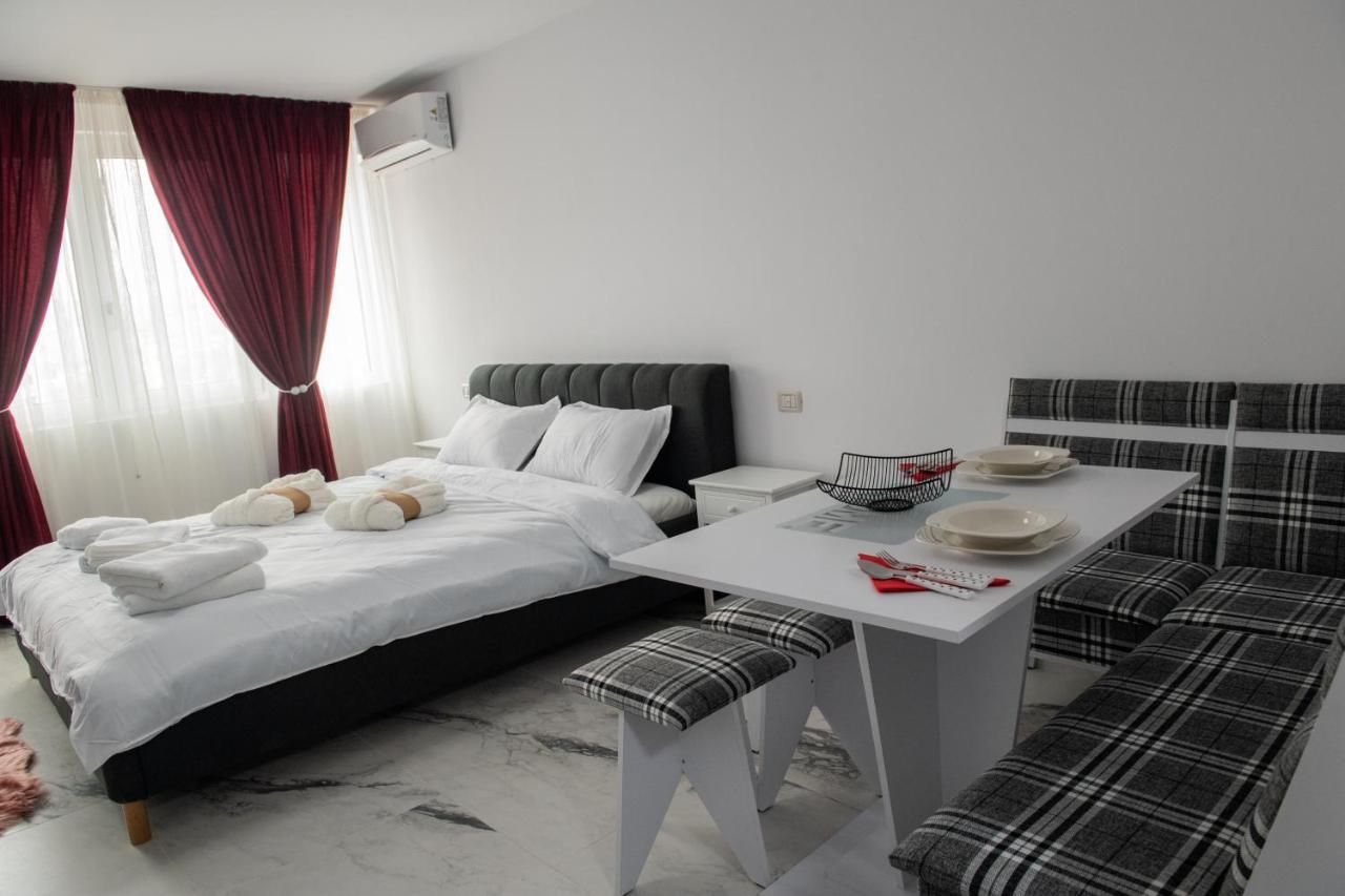 Apart Hotel Center Piatra Neamt Exterior photo