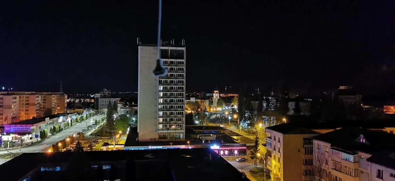 Apart Hotel Center Piatra Neamt Exterior photo